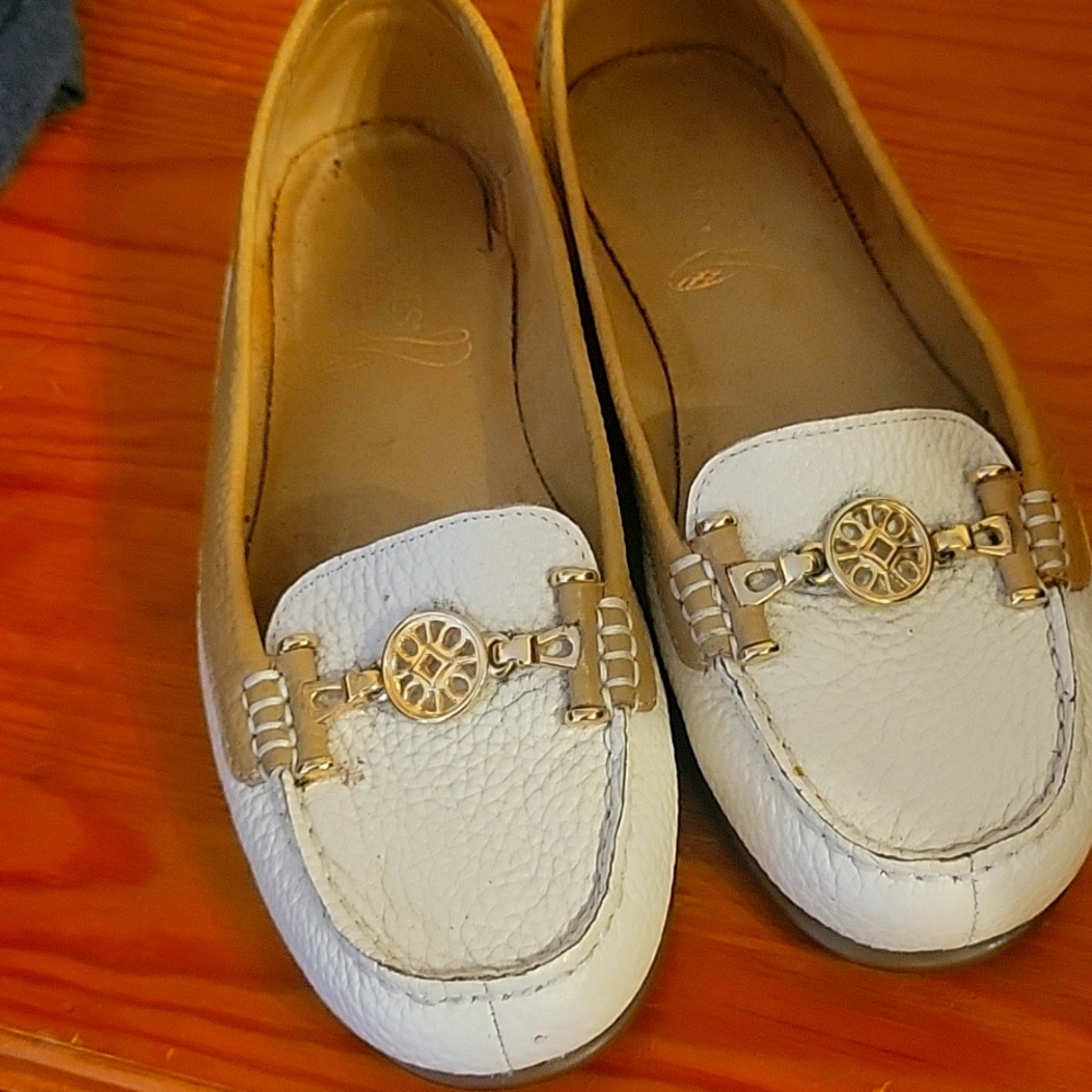 Women's shoes